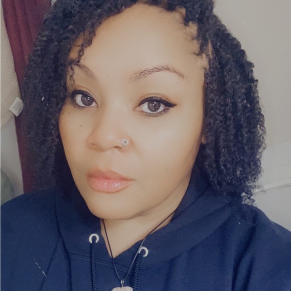 Meet your Posher, Letitia - Picture 1 of 1